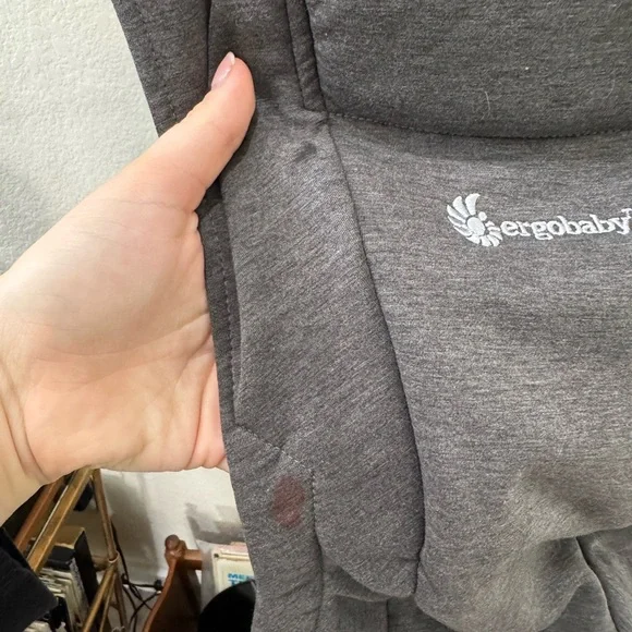 Ergobaby embrace Carrier - Picture 2 of 3